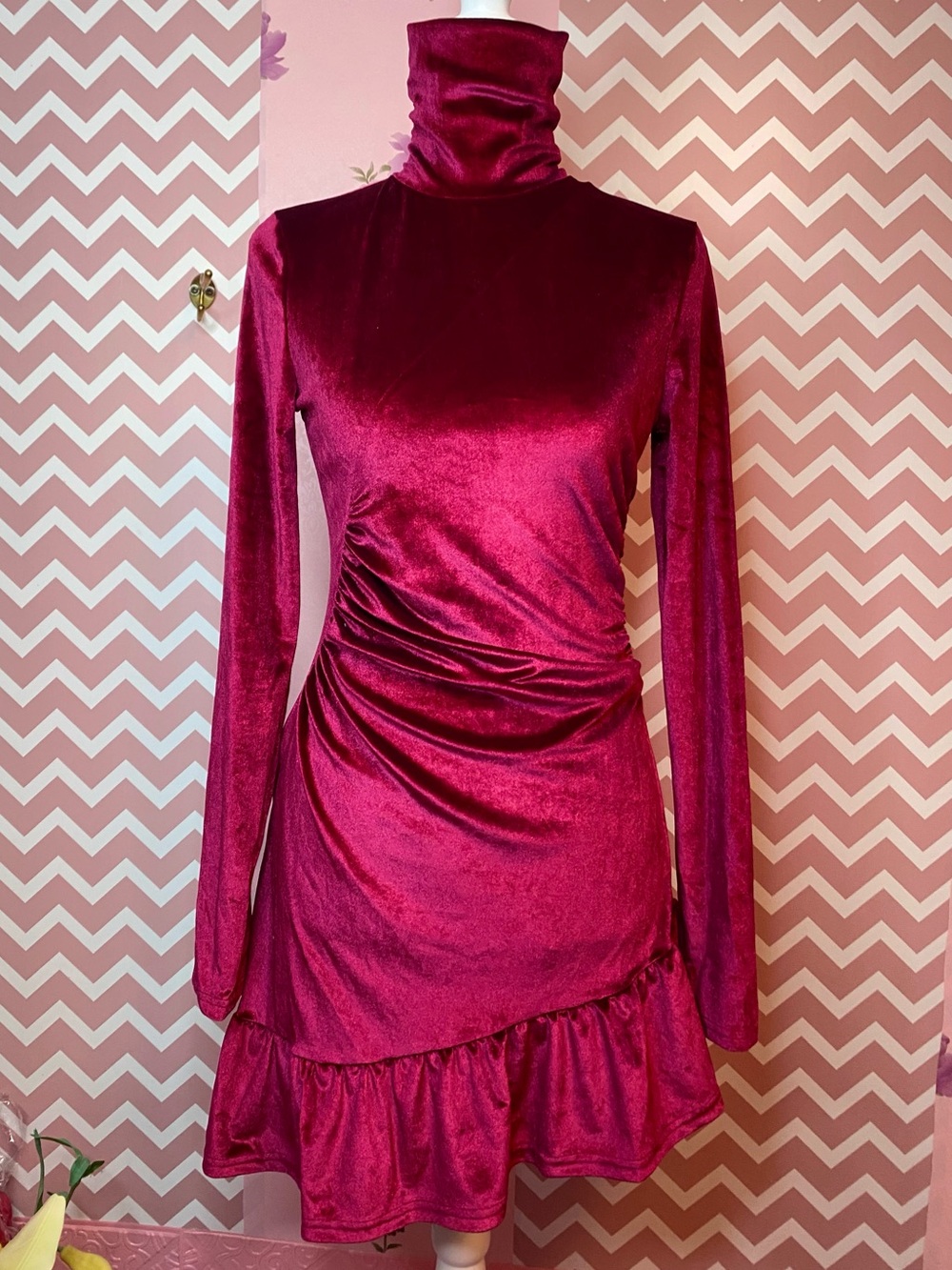 🎀🌷 Red Velvet Ruched Ruffle Mini Dress 🌷🎀 NWT - Picture 3 of 10